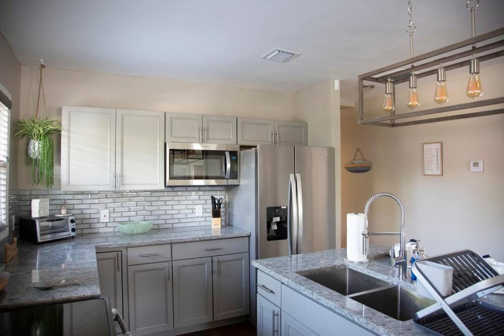 Two Bedroom Ranch With Private Deck Close To Beach Lake Worth Beach Bagian luar foto