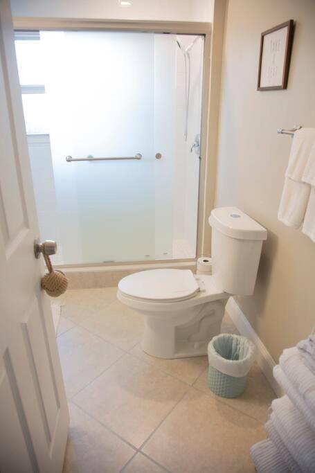 Two Bedroom Ranch With Private Deck Close To Beach Lake Worth Beach Bagian luar foto