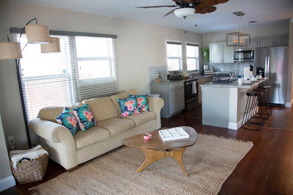 Two Bedroom Ranch With Private Deck Close To Beach Lake Worth Beach Bagian luar foto