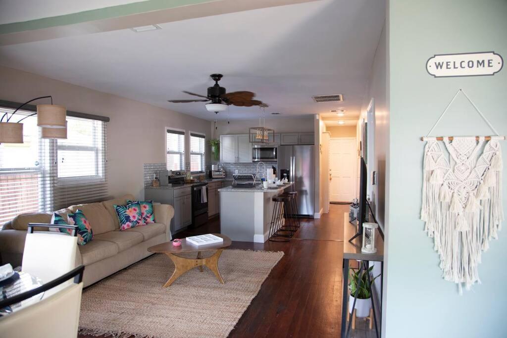 Two Bedroom Ranch With Private Deck Close To Beach Lake Worth Beach Bagian luar foto
