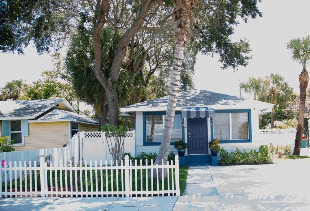 Two Bedroom Ranch With Private Deck Close To Beach Lake Worth Beach Bagian luar foto