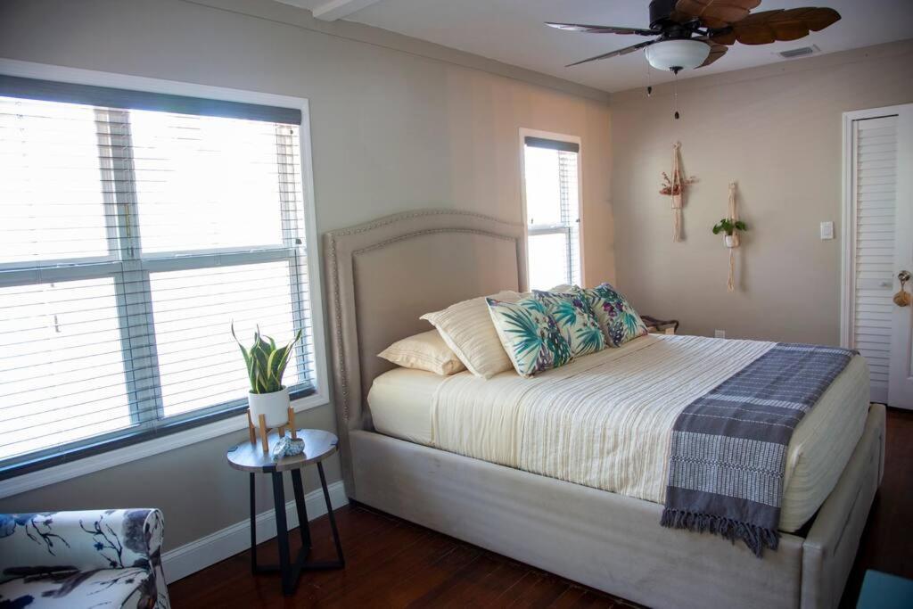 Two Bedroom Ranch With Private Deck Close To Beach Lake Worth Beach Bagian luar foto