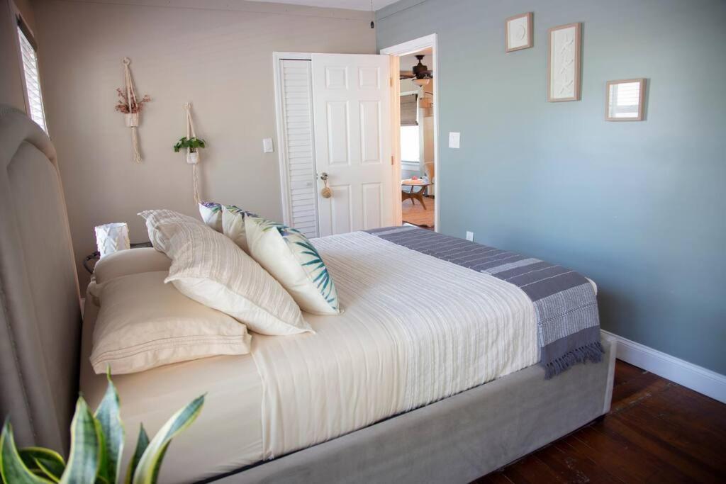 Two Bedroom Ranch With Private Deck Close To Beach Lake Worth Beach Bagian luar foto