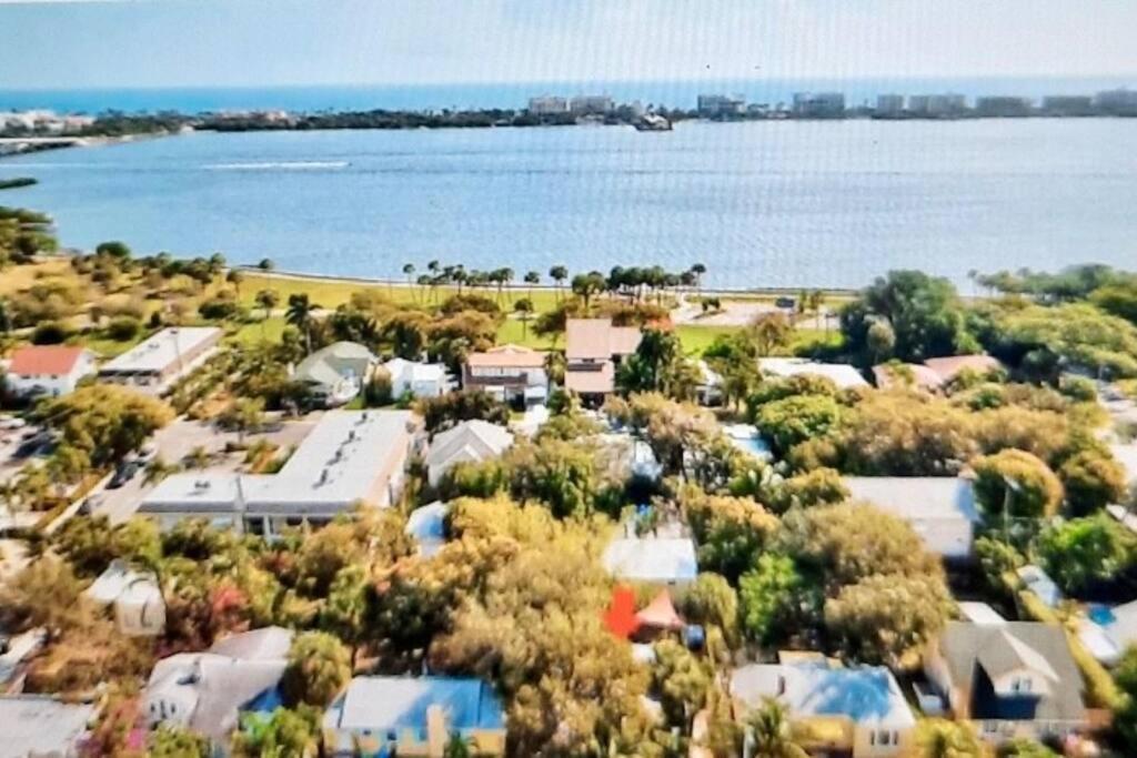 Two Bedroom Ranch With Private Deck Close To Beach Lake Worth Beach Bagian luar foto