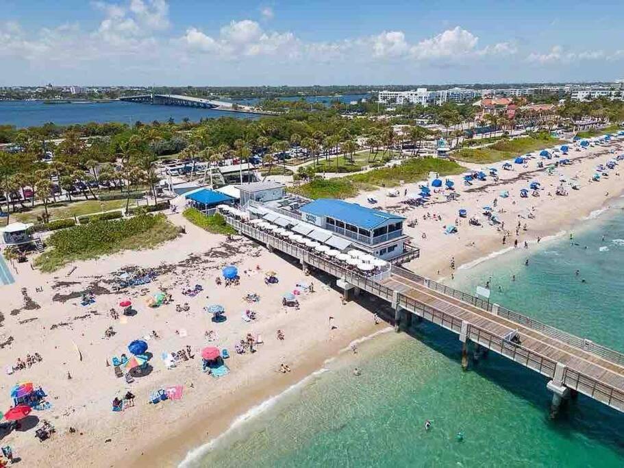Two Bedroom Ranch With Private Deck Close To Beach Lake Worth Beach Bagian luar foto