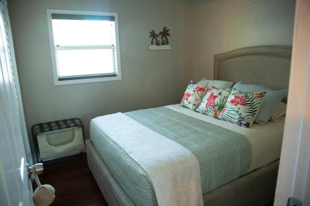 Two Bedroom Ranch With Private Deck Close To Beach Lake Worth Beach Bagian luar foto